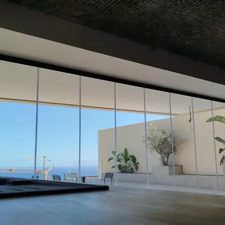 Spacious With Great Views! 贝纳尔马德纳