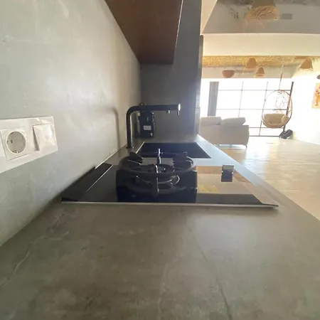 Spacious With Great Views! * 贝纳尔马德纳