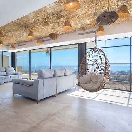 别墅 Spacious With Great Views! *