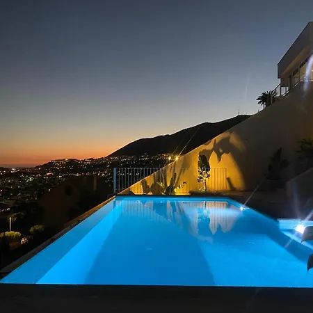 Spacious With Great Views! Villa Benalmadena