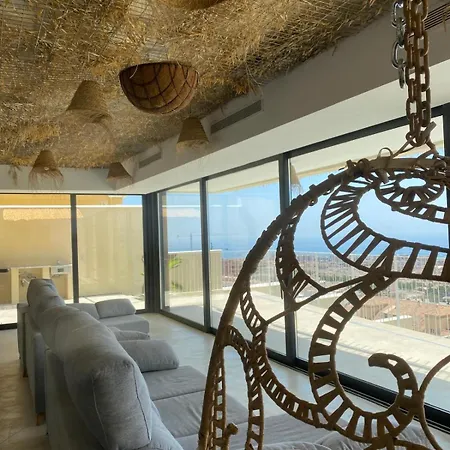 Spacious With Great Views! Villa