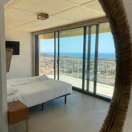 Spacious With Great Views! Villa