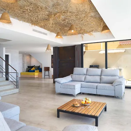 Spacious With Great Views! Villa *
