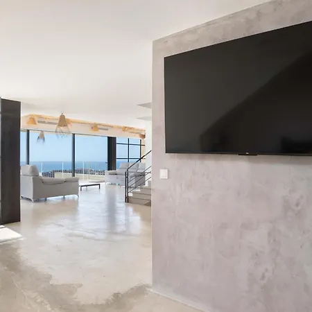 Spacious With Great Views!